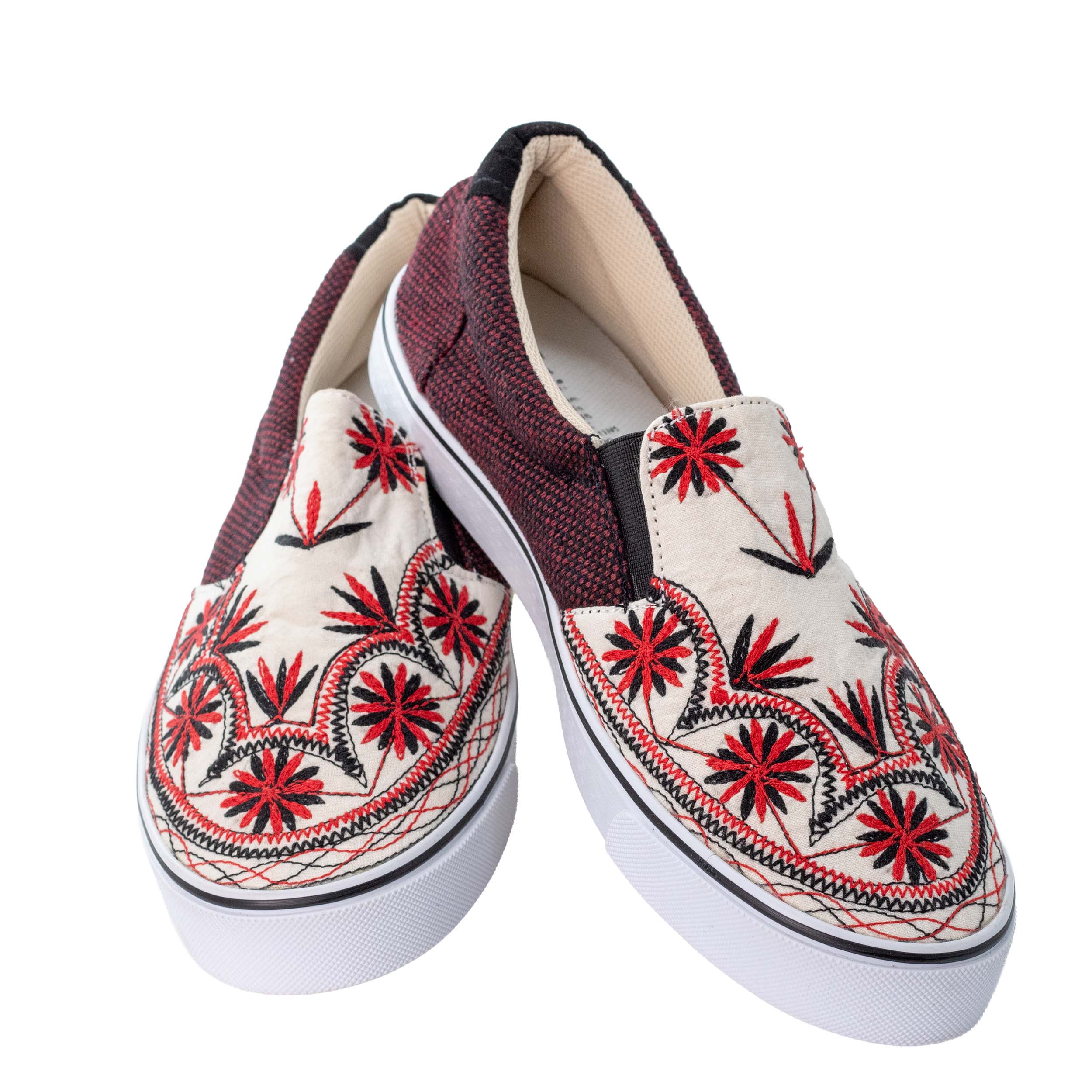 Tlahuitoltepec Embroidered Sneakers