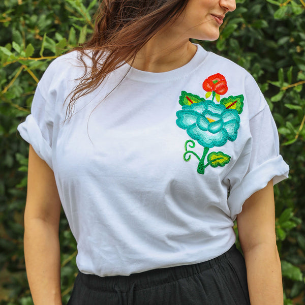 Juchitán Hand-Embroidered White Modern T-Shirt | Lolo Mercadito