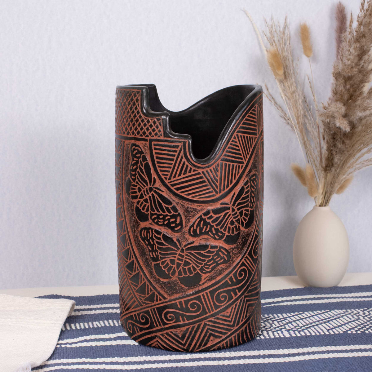 Zinapécuaro Hand-Sculpted Pollinators Vase