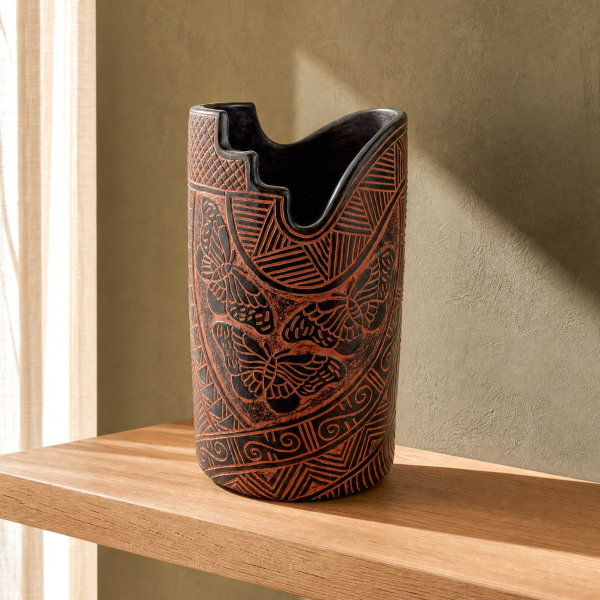 Zinapécuaro Hand-Sculpted Pollinators Vase