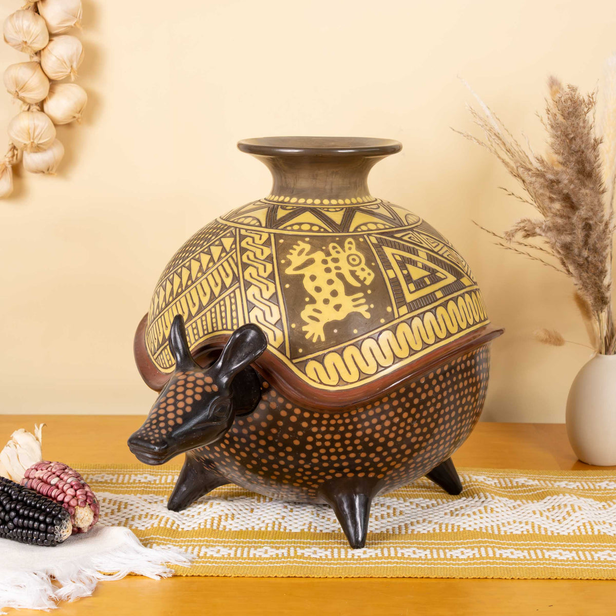 Zinapécuaro Armadillo Sculptural Vase
