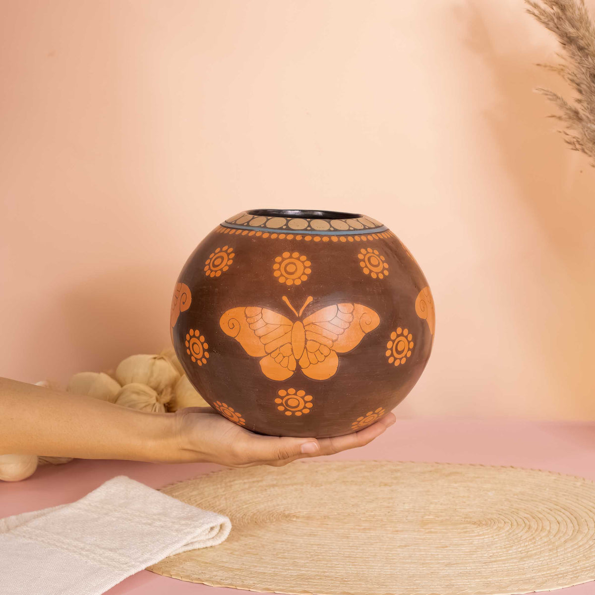 Zinapécuaro Volar Hand-Painted Ceramic Vase