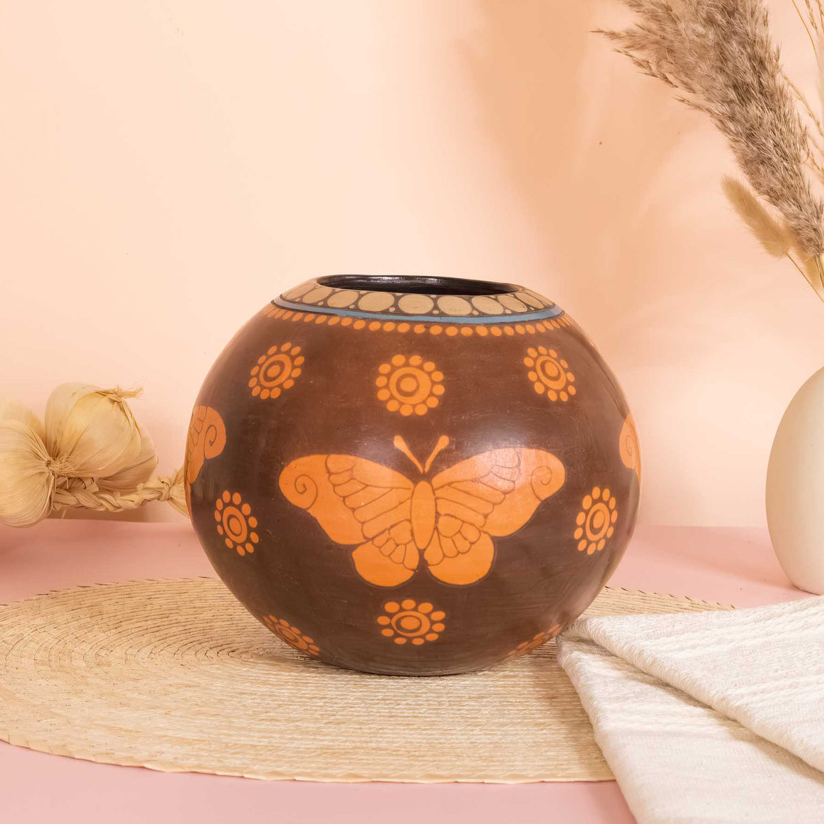 Zinapécuaro Volar Hand-Painted Ceramic Vase