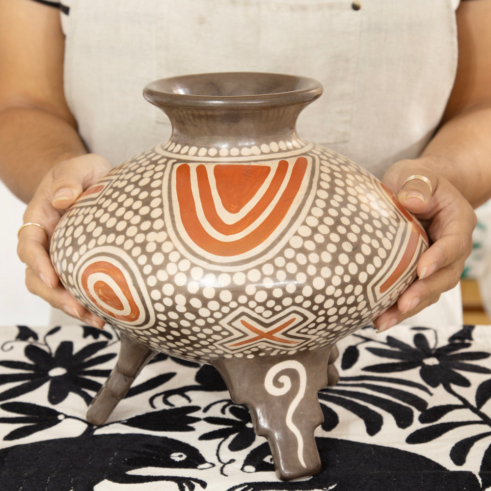 Zinapécuaro Aire Hand-Painted Ceramic Vase