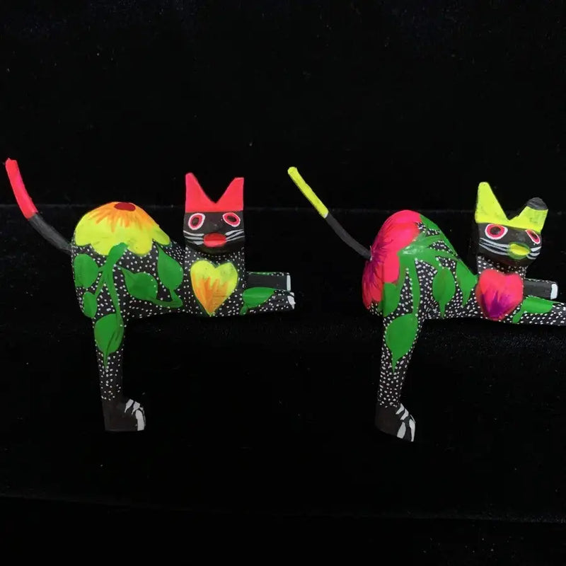 Hand Painted and Carved Hanging Cat Wooden Figurine Alebrije - 7