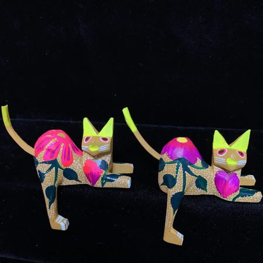 Hand Painted and Carved Hanging Cat Wooden Figurine Alebrije - 8