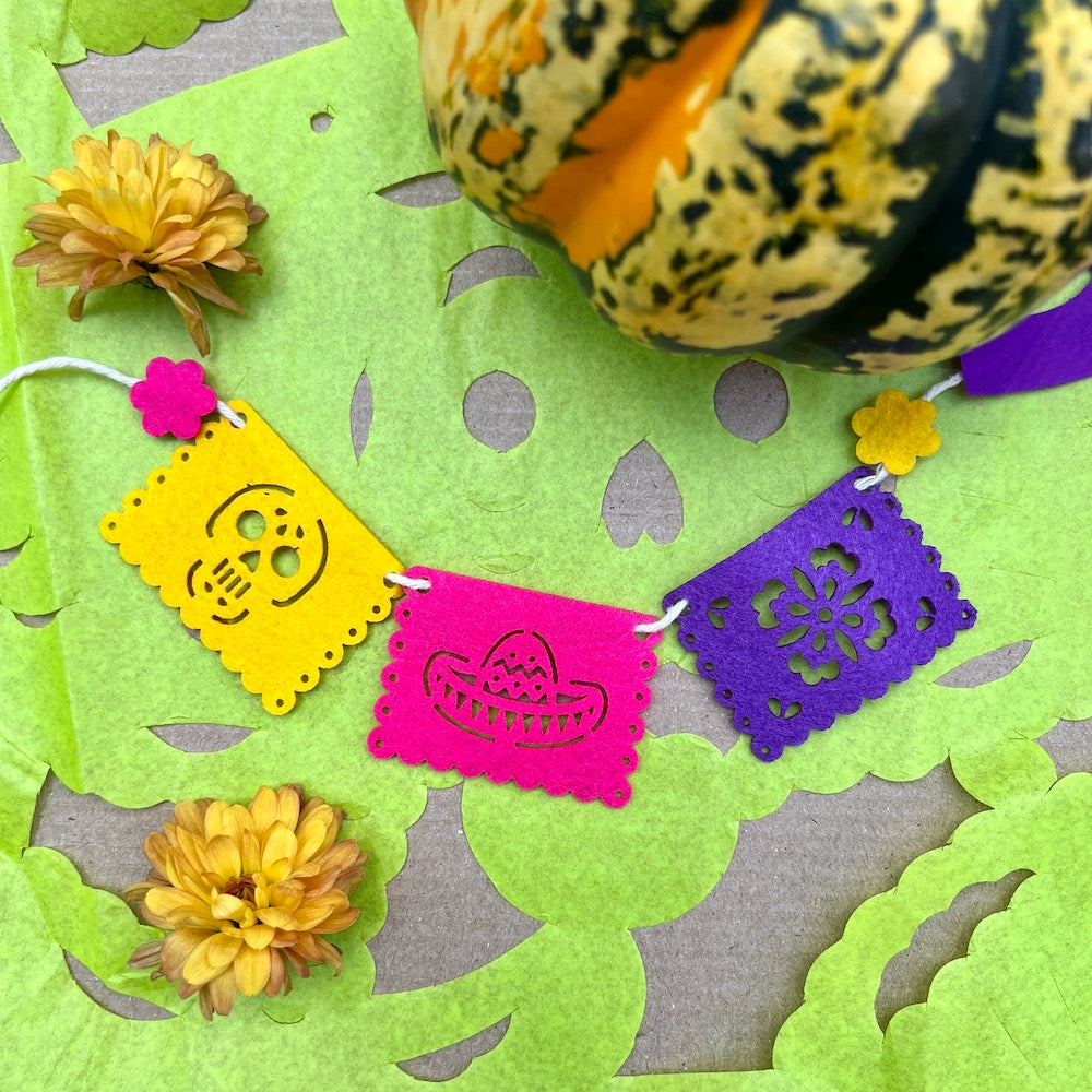 Día de Los Muertos Felt Mini Papel Picado Banner Magnet